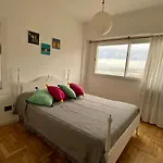 Una Belleza Frente Al Mar